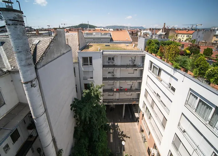 Free Parking- Gellert View 4ppl