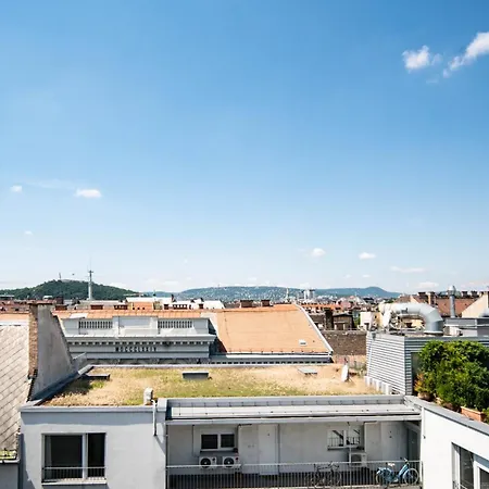 Free Parking- Gellert View 4ppl Apartment