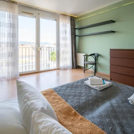 Free Parking- Gellert View 4ppl Apartment