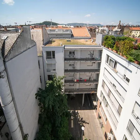 Free Parking- Gellert View 4ppl